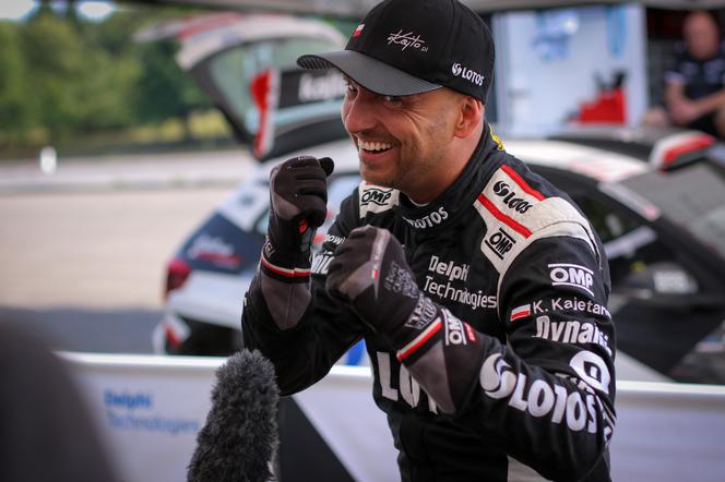 Wielka radość w ekipie LOTOS Rally Team po sukcesie Kajetanowicza i Szczepaniaka