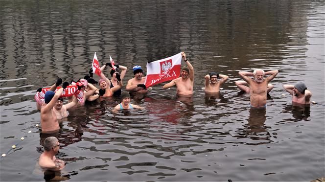 Bydgoskie morsy wskoczyły do Brdy! Za nami inauguracja sezonu na Wyspie Młyńskiej 