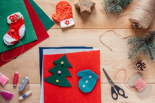 Jak zrobić kartkę świąteczną z dzieckiem? Zobacz instrukcję krok po kroku