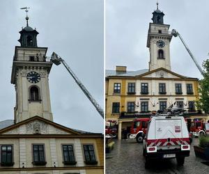 Pożar ratusza w Cieszynie! Budynek ewakuowany. Zapaliła się skrzynka elektryczna na wieży [ZDJĘCIA].