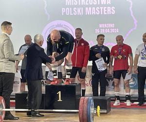 Artur Borecki, sztangista z Piekar Śląskich ze złotem na Mistrzostwach Polski Masters 2024 w Wierzbnie