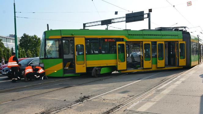 Poznań: Wykolejenie tramwaju na ul. Królowej Jadwigi. Jedna osoba ranna