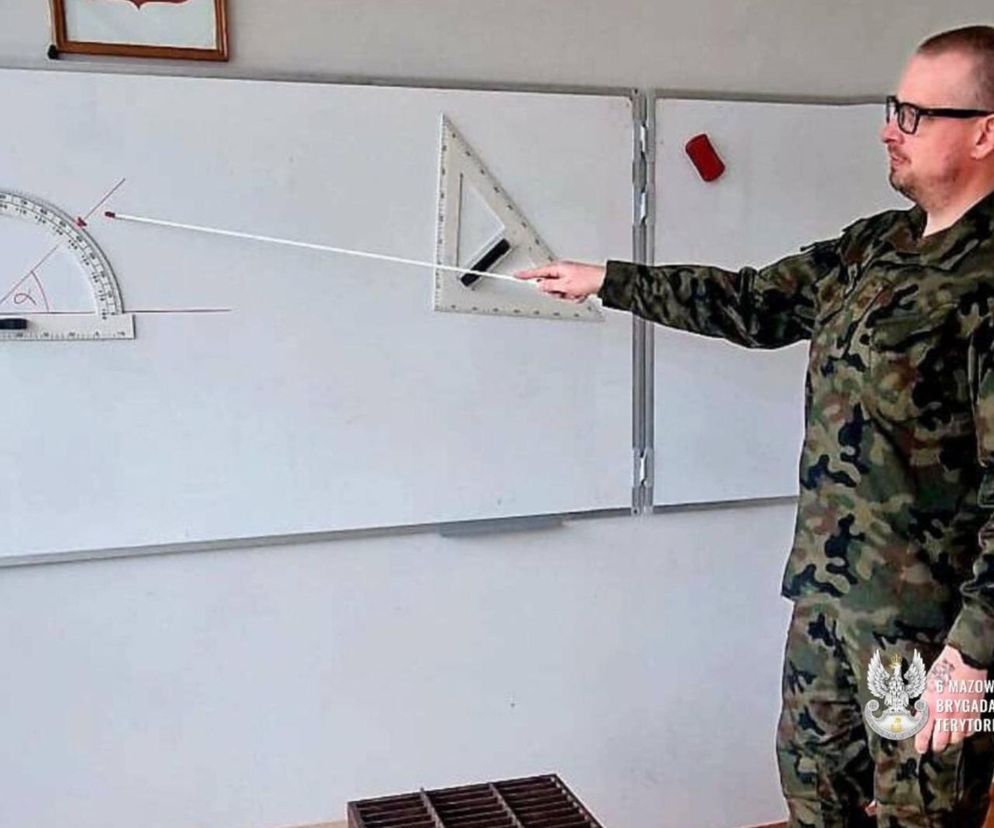 Zamieniają  miejsce przy tablicy na poligon. Nauczyciele służa w 6 Mazowieckiej Brygadzie Obrony Terytorialnej