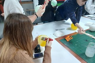 Te wyjątkowe bombki tworzone przez bydgoskich licealistów ozdobią konkretną choinkę