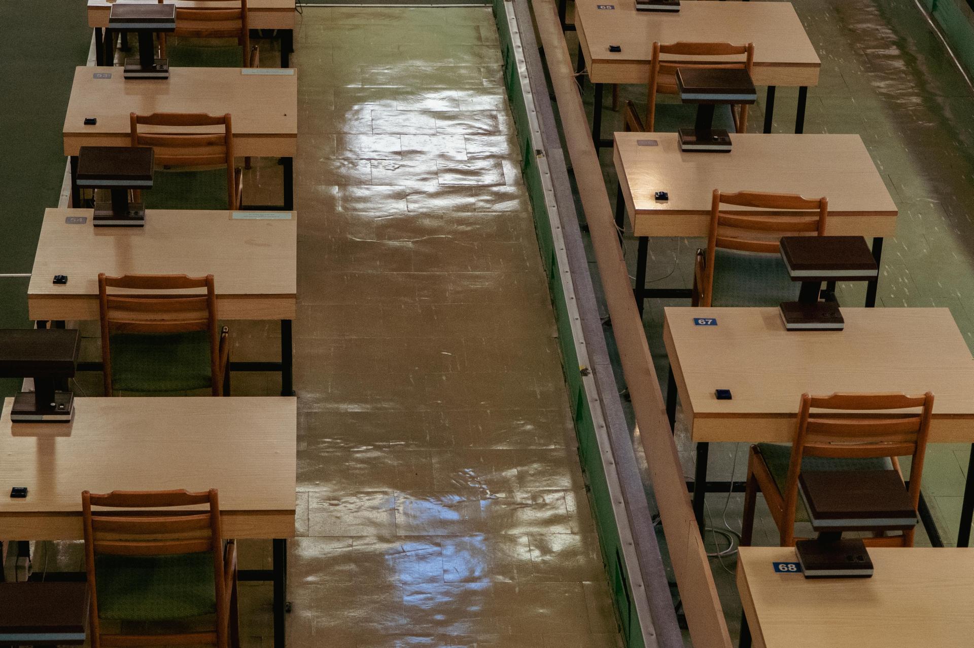 Biblioteka Uniwersytetu Opolskiego - zdjęcia. Zobacz zachowane wnętrza z lat 70.