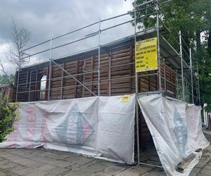 Pierwsze prace już ruszyły!  Spalony kościółek będzie odbudowany 