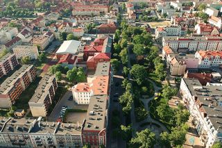 Tłumy turystów odwiedzają to miasto. Jest największym na Mazurach