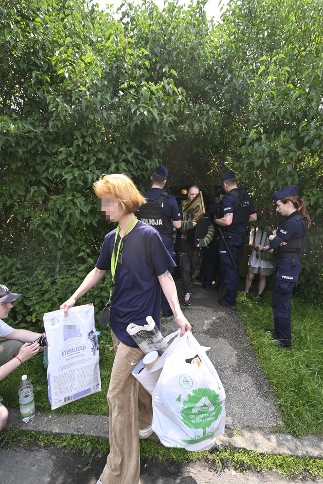 Policja na Osiedlu Przyjaźń w Warszawie 