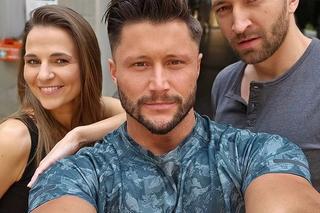 Pierwsza miłość po wakacjach 2023. Marta (Honorata Witańska), Arek (Dariusz Wieteska), Adrian (Piotr Mróz)