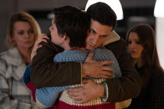 Na dobre i na złe odc. 923 po wakacjach. Blanka (Pola Gonciarz), Weronika (Klaudia Łapot), Krzysztof Radwan (Mateusz Damięcki), Agata Woźnicka (Emilia Komarnicka)