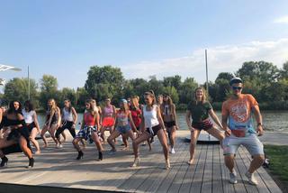 ESKA Summer City ćwiczyła pole dance na plaży razem z Pole Dance Insitute