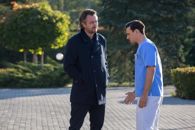 Na dobre i na złe, odcinek 656: Krzysztof Radwan (Mateusz Damięcki), Piotr Gawryło (Marek Bukowski)