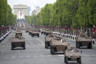 Defilada na Polach Elizejskich 2025