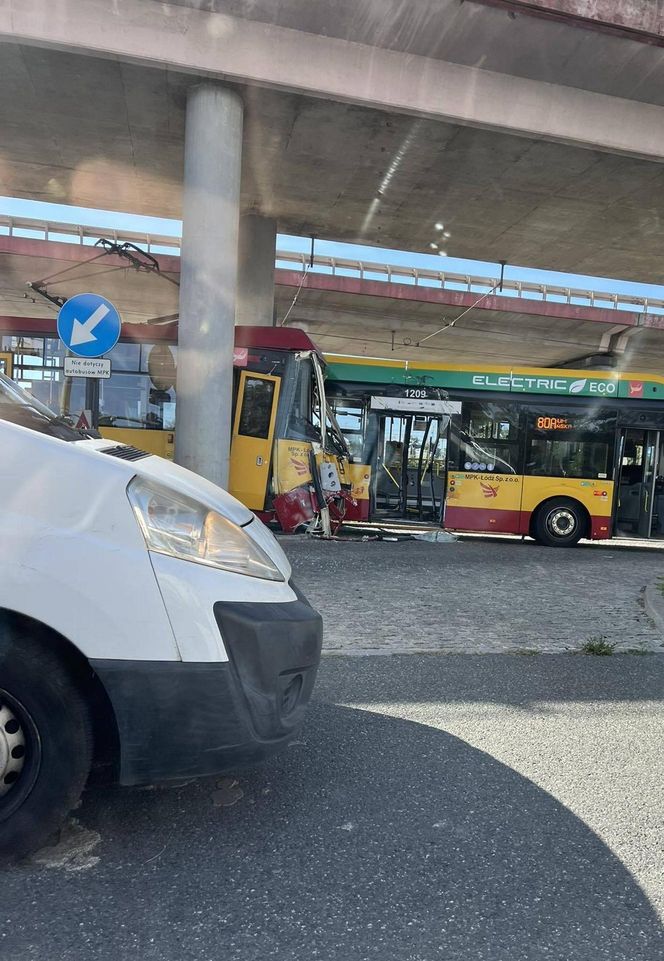 Łódź. Autobus i tramwaj zderzyły się pod dworcem Łódzka Kaliska [ZDJĘCIA]