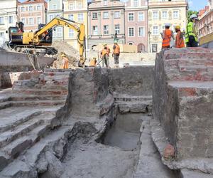 Prace na Starym Rynku: Archeolodzy odkopują piwnice Nowego Ratusza