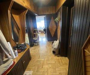 Metamorfoza przedpokoju w domu z lat 90.