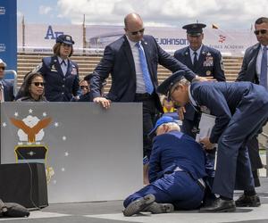 Biden upadł podczas ceremonii w Akademii Sił Powietrznych [NAGRANIE]