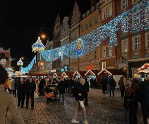 Tłumy na otwarciu Jarmarku Bożonarodzeniowego 2023 we Wrocławiu. Zobacz zdjęcia!