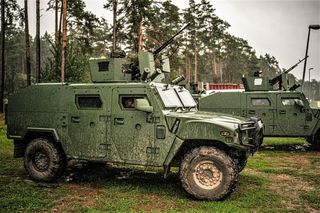 Legwan na ćwiczeniach Żelazny Obrońca 25