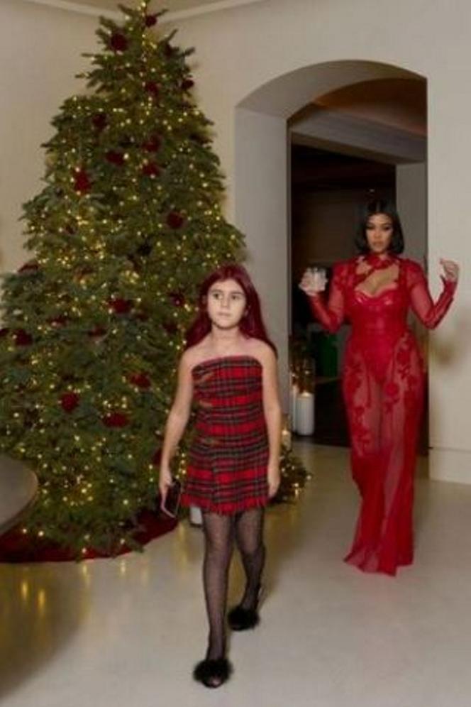 Kim Kardashian wyda milion dolarów na prezenty dla dzieci! Bajeczne Święta w rezydencji gwiazdy "przyjaciel rodziny" ujawnia ze wyda az tyle na 4 dzieci