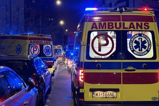 Chwile grozy na Pradze-Północ. Ojciec i dzieci trafiły do szpitala. W ich mieszkaniu wybuchł gigantyczny pożar