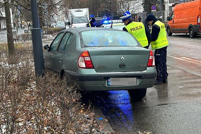 Tragedia na Saskiej Kępie. Roztrzaskał sięo barierki