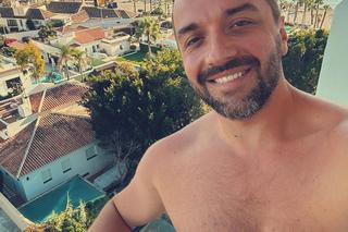 Mąż Kurdej-Szatan szpanuje w sieci gołą klatą. Basia ma się do czego przytulić