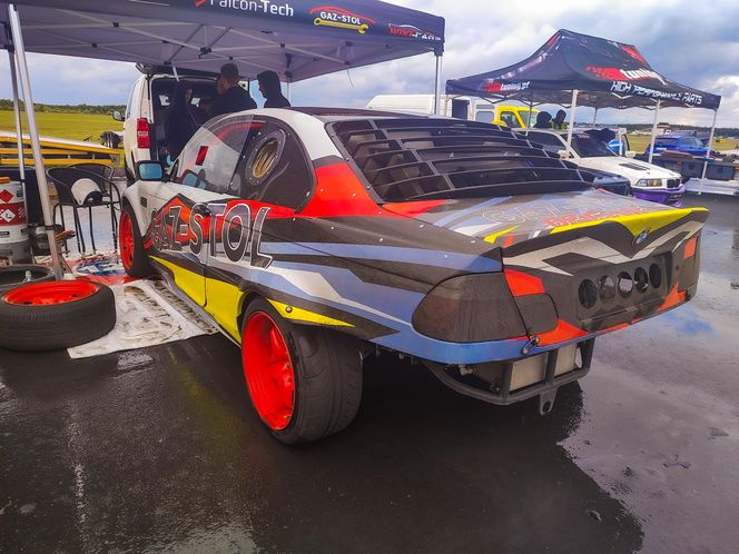 SkillZone Festiwal - motoryzacyjne emocje na lotnisku w Mielcu