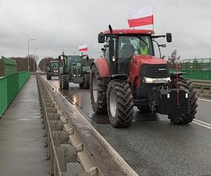 Trwa protest rolników w woj. lubelskim. Blokady są w wielu miejscach w regionie [DUŻO ZDJĘĆ]