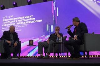 Krzysztofa Cugowskiego „śpiewanie nie męczy”. Legendarny wokalista Budki Suflera opowiada o swojej karierze w rozmowie z Markiem Sierockim