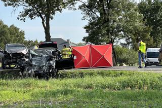 Sochaczew: Wyprzedzał i przez to zginęli? Koszmarny wypadek na prostej drodze. Nie żyją dwie osoby