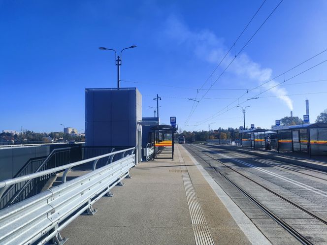 Problemy z wiaduktem przy Przybyszewskiego! Pasażerowie wciąć nie mogą skorzystać z wind