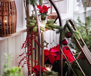 Świąteczne dekoracje domu na Boże Narodzenie – ozdoby na werandę, ganek, taras i balkon