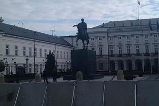 Krzyż zniknął sprzed Pałacu. Gdzie jest krzyż?