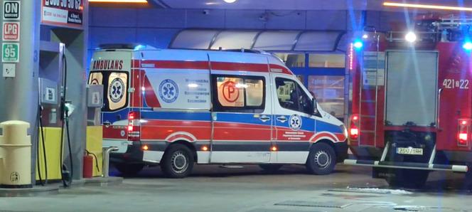 Skoda wjechała w stację benzynową