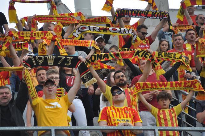 Korona Kielce - Ruch Chorzów. Zdjęcia kibiców na Suzuki Arenie