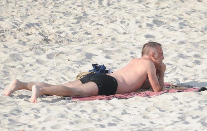 Wiceminister kultury Jarosław Sellin na plaży