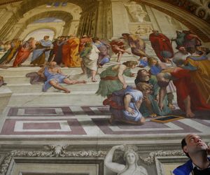 Jedna z najpiękniejszych sal w Muzeach Watykańskich jest już otwarta po renowacji. Wewnątrz wyjątkowe dzieła Rafaela
