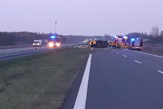 Wypadek śmiertelny na A4. 12-latek zginął przygnieciony busem. Szczegóły tragedii są porażające