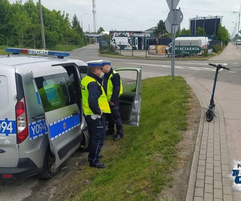 Pijany romantyk pędził na hulajnodze przez Radom. Chciał wręczyć ukochanej różę, skończył z mandatem
