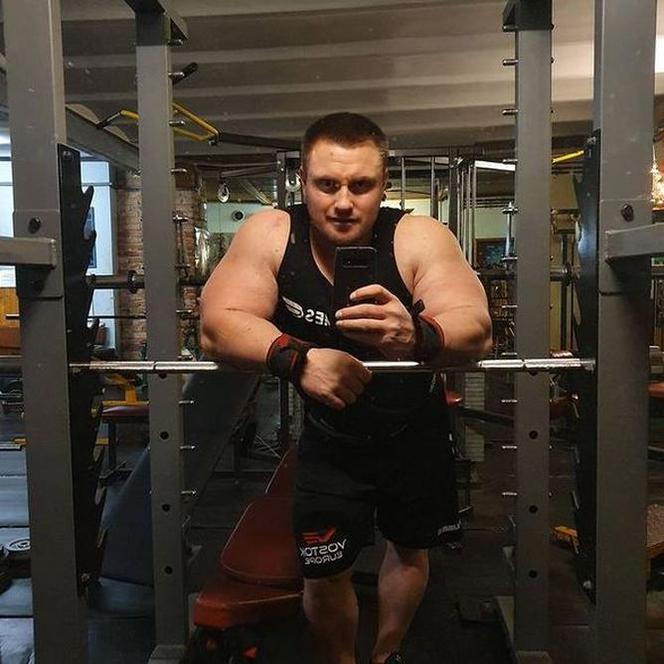 Krzysztof Radzikowski z Gogglebox TTV pokazał jak pije WÓDKĘ