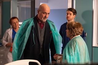 Na dobre i na złe, odc. 877: Tadek (Marcin Urbanke), Jadwiga Ziemiańska (Renta Berger), Adam Markiewicz (Marcin Troński), Lilka (Elżbieta Jodłowska), matka Barta