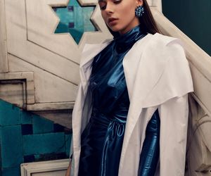 Te kolory będą rządzić jesienią i zimą 2025/26. Sprawdź, czy masz je w swojej szafie 