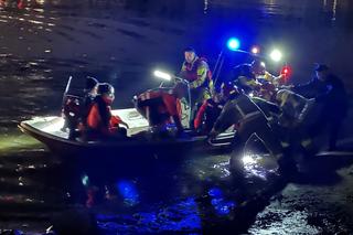 Nastolatka spadła z mostu Poniatowskiego. W akcji śmigłowiec LPR i łódź ratunkowa