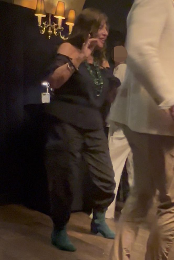 Agnieszka Perepeczko je, pije i tańcuje w środku nocy