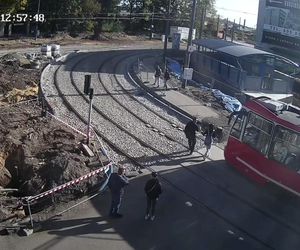 Chorzów: Dwoje nastolatków potrąconych przez tramwaj. Policja opublikowała nagranie