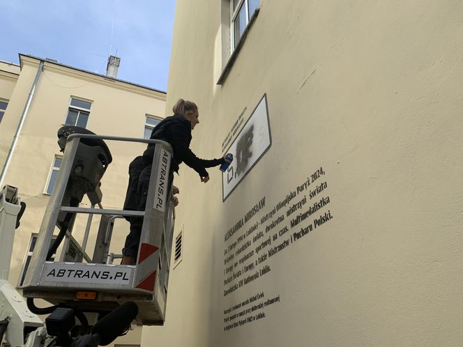 Mural z Aleksandrą Mirosław jest już zaktualizowany. Olimpijka z autorem projektu wymalowała rekord świata