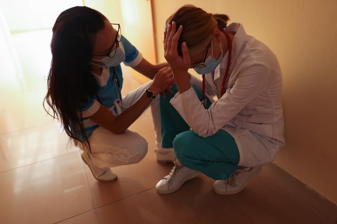 „Udajemy, że jesteśmy silniejsi niż nasi pacjenci”. Psychiatra o depresji wśród lekarzy