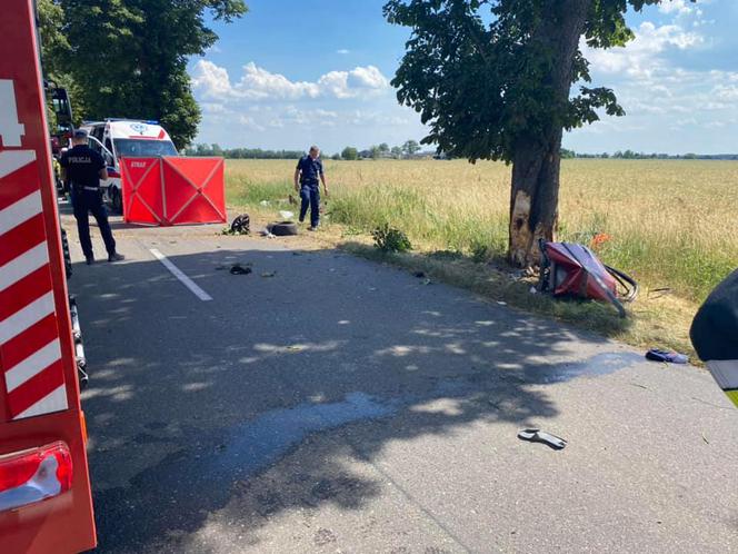 Otarł się o drzewo, a następnie wjechał w rowerzystę! Śmierć pod Obornikami