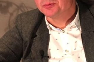 Jego głos znają fani Kuchennych rewolucji. Tak wygląda lektor z programu Magdy Gessler 